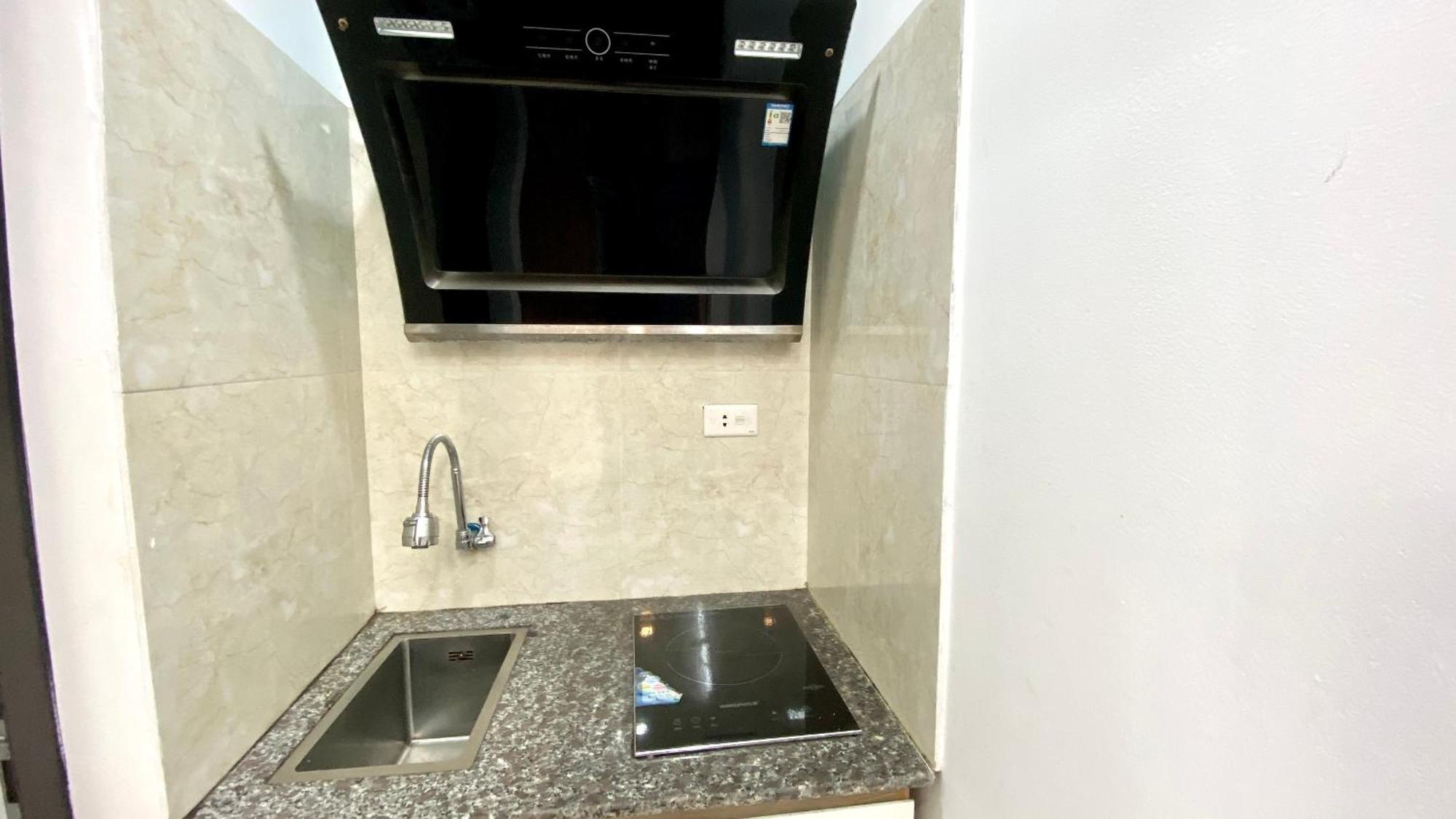 Era Apartment Ham Long Hanoi Eksteriør bilde